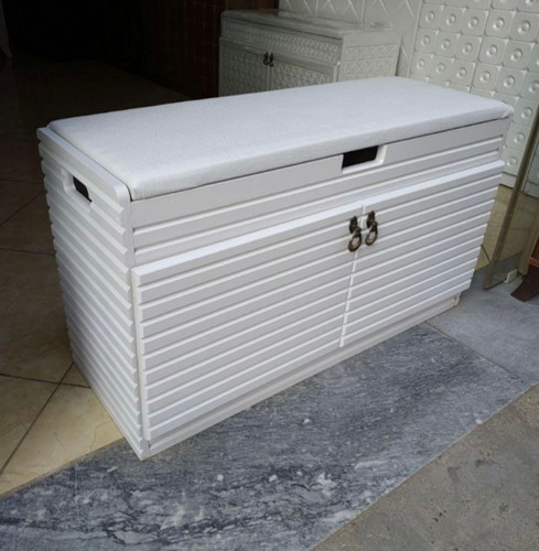 جاکفشی نیمکتی نشیمن دار