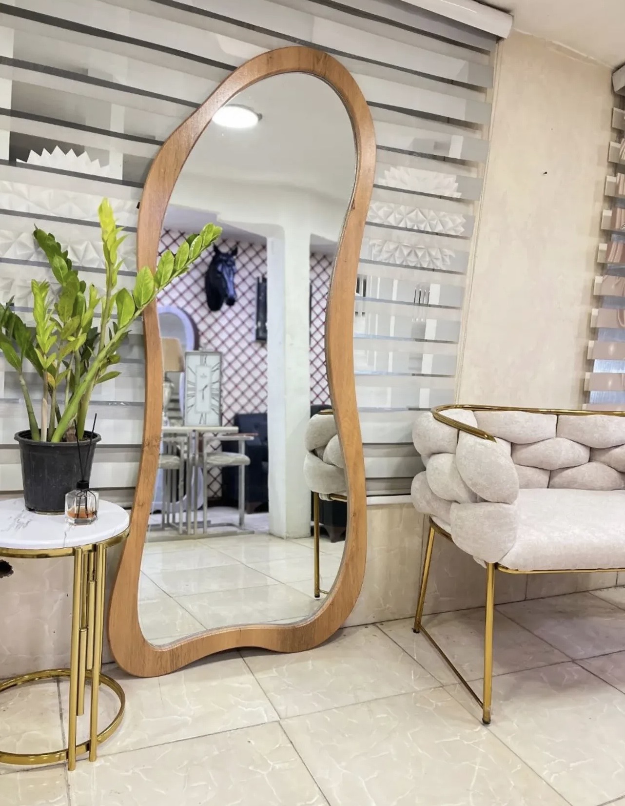 آینه قدی دفرمه چوبی