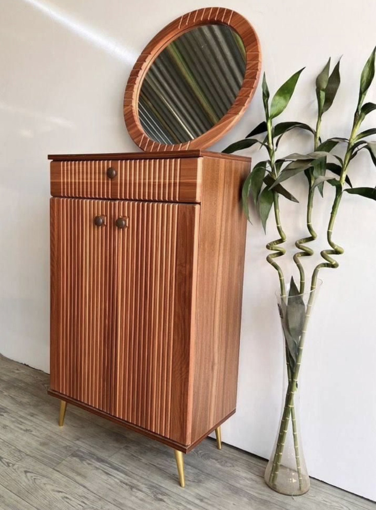 جاکفشی دودرب کشودار